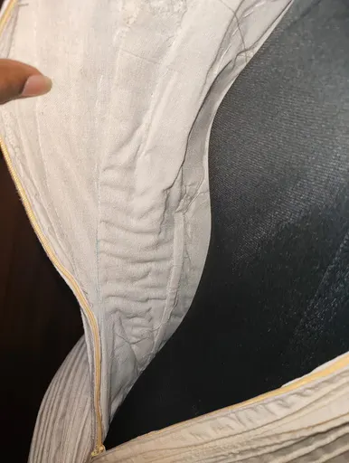 Seam finishing along the zip